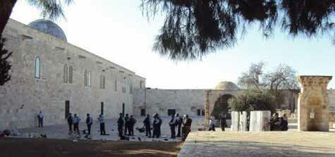 Israeli policemen taking position in the al-Aqsa mosque compound