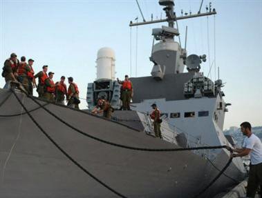 Israeli Navy sailors embark on a warship to stop Gaza Freedom Flotilla