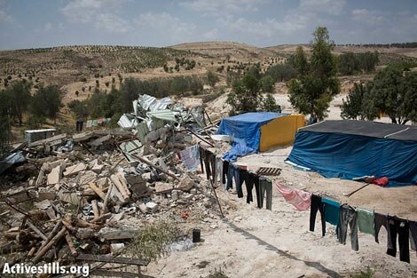 House demolition: Atir, Negev - 21 May 2013